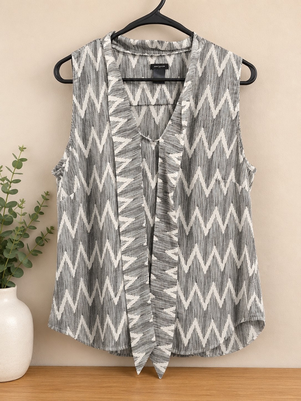 ANN TAYLOR Chevron Open Front Vest Top XL Black White